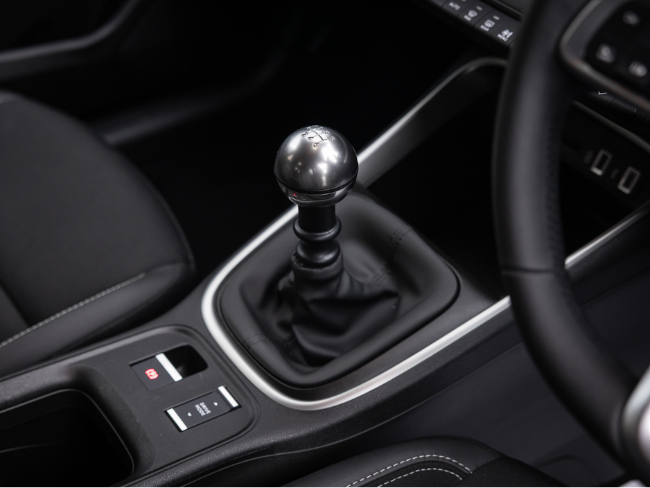 2025 Jeep Avenger - image 17