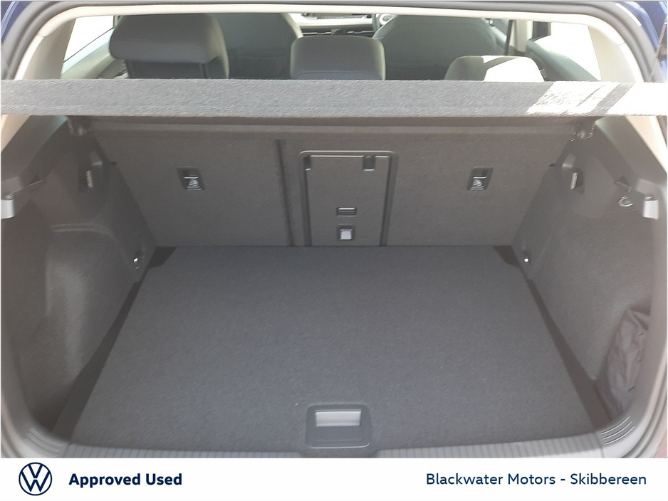 2023 Volkswagen Golf - image 10