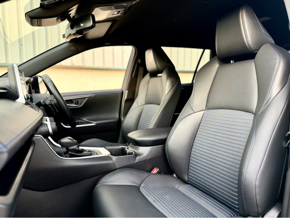 2022 Toyota Rav4 - image 12