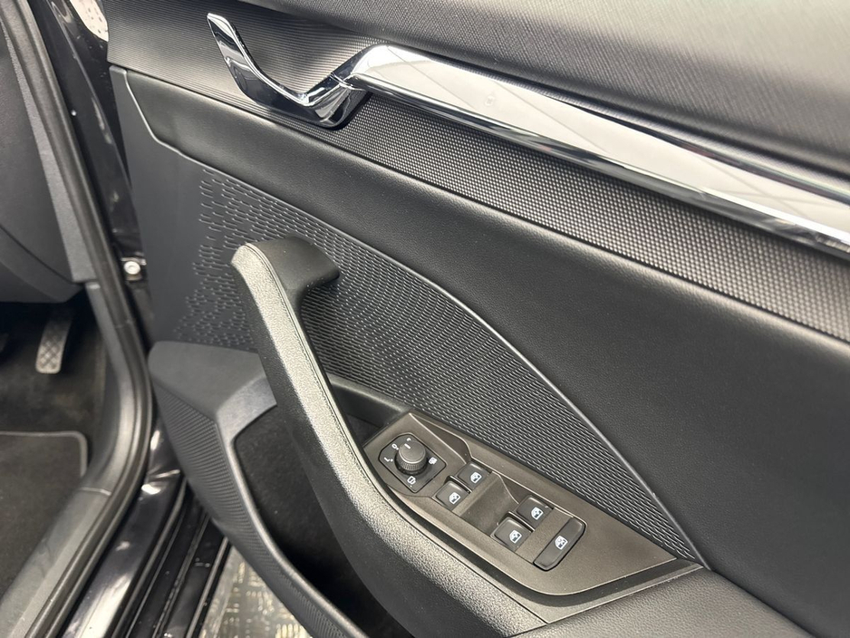 2023 Skoda Octavia - image 11