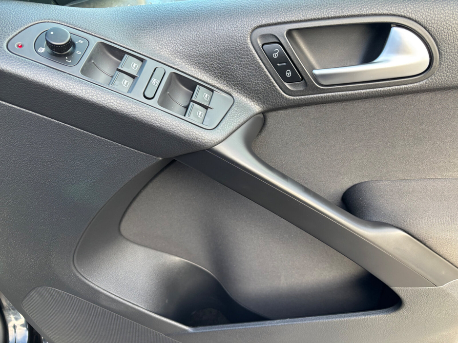 2014 Volkswagen Tiguan - image 21