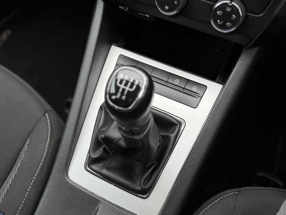 2017 Skoda Octavia - image 26
