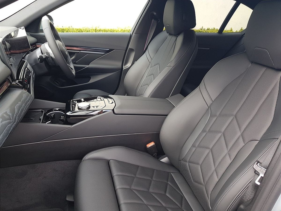 2026 BMW 5 Series - image 7