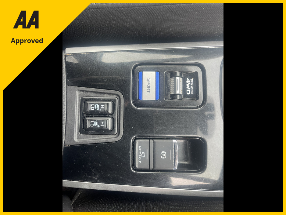 2020 Mitsubishi Outlander - image 11