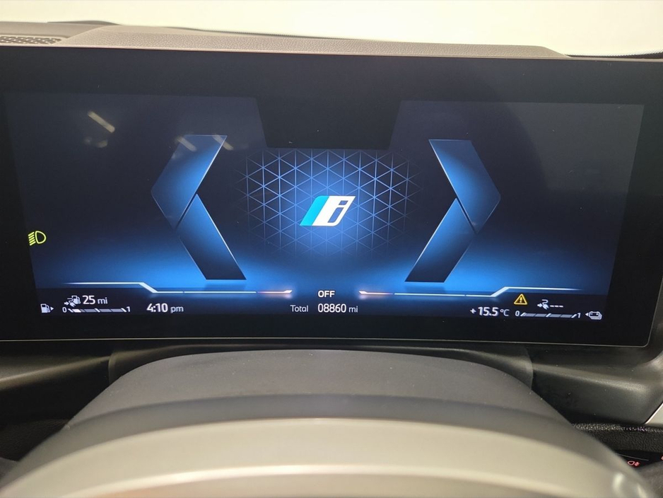 2025 BMW 3 Series - image 9