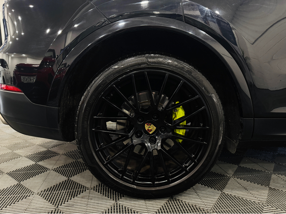 2019 Porsche Cayenne V6 E-HYBRID AUTO €59,899
