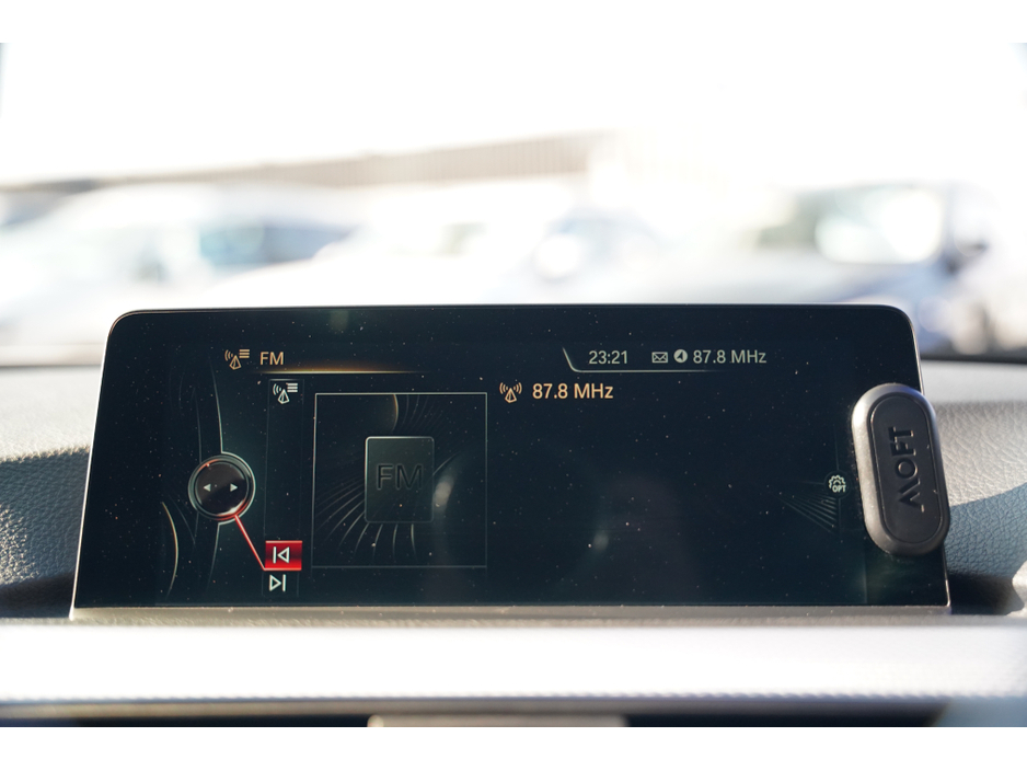 2016 BMW 3 Series - image 12