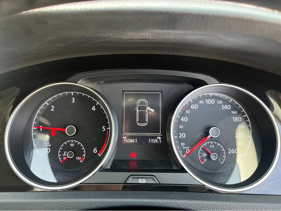 2016 Volkswagen Golf - image 24