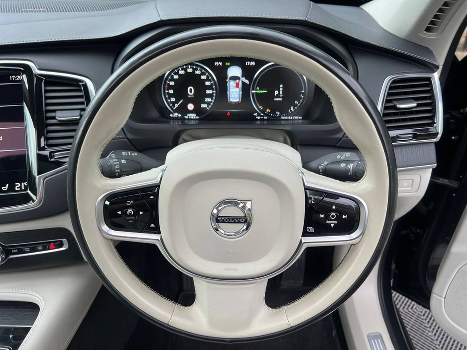 2019 Volvo XC90 - image 4