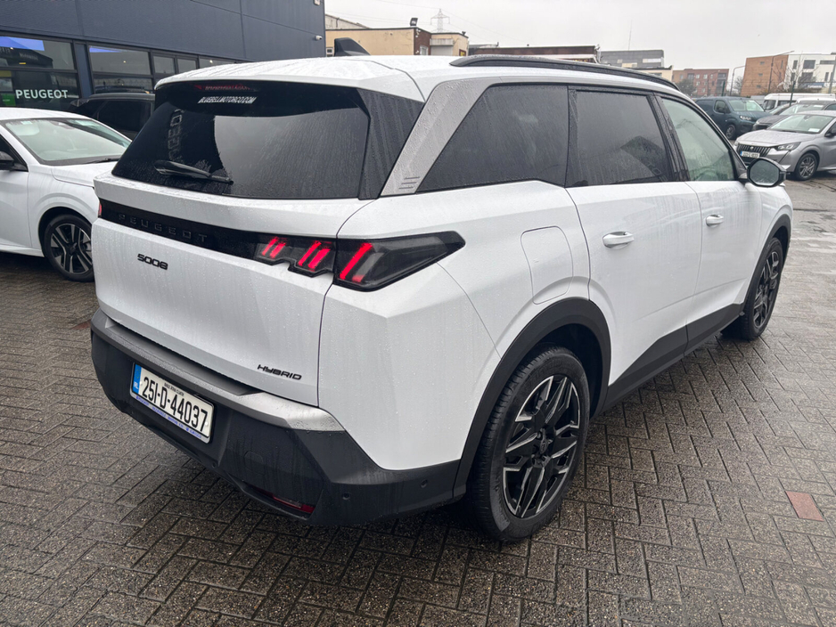 2025 Peugeot 5008 1.2 MHEV 145bhp E-DCS6 Allure €44,950