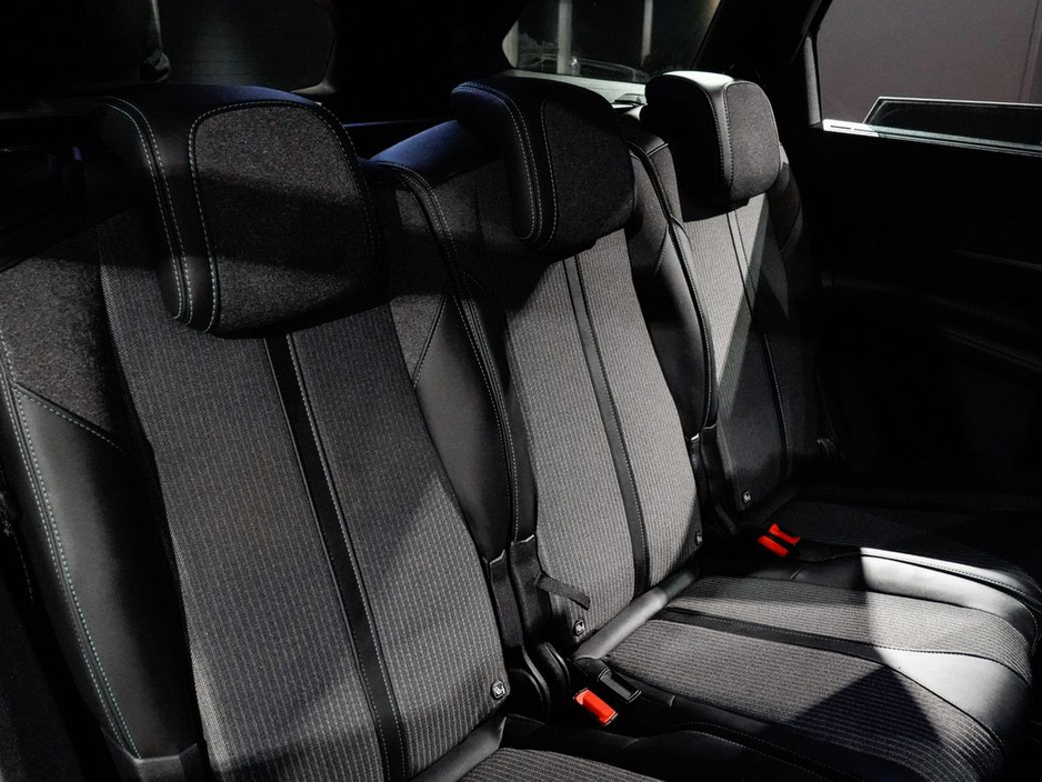 2022 Peugeot 5008 - image 10