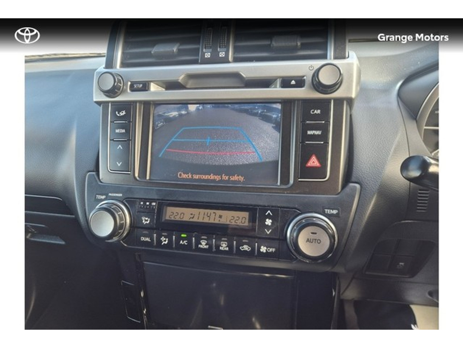 2016 Toyota Landcruiser - image 14