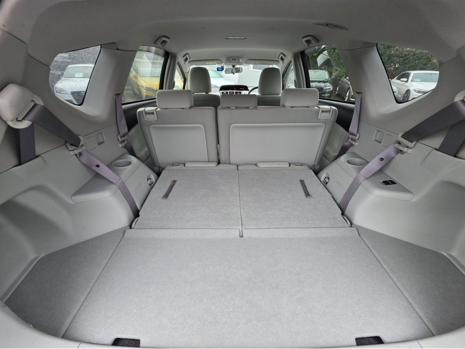 2013 Toyota Prius Alpha (7 Seater) - SELF CHARGING HYBRID -ALLOYS - REVERSE CAMERA - SIMI DEALER - LOW ROAD TAX BAND €13,450