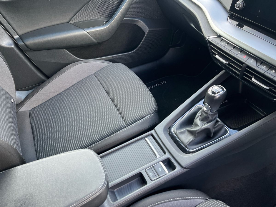 2022 Skoda Octavia - image 17