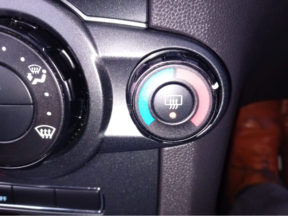 2013 Ford Fiesta - image 22