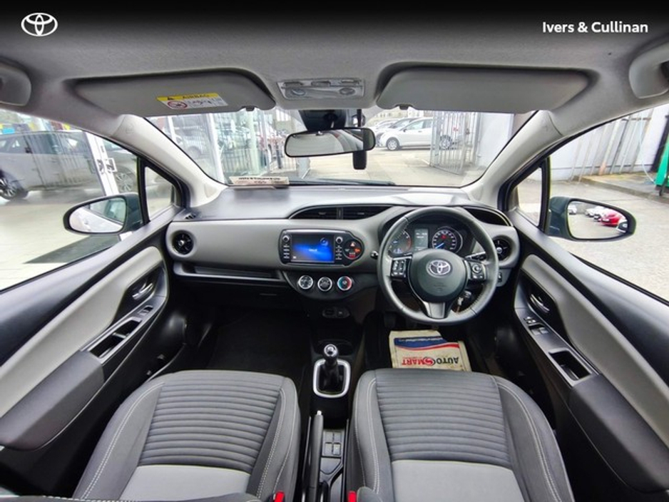 2017 Toyota Yaris - image 5