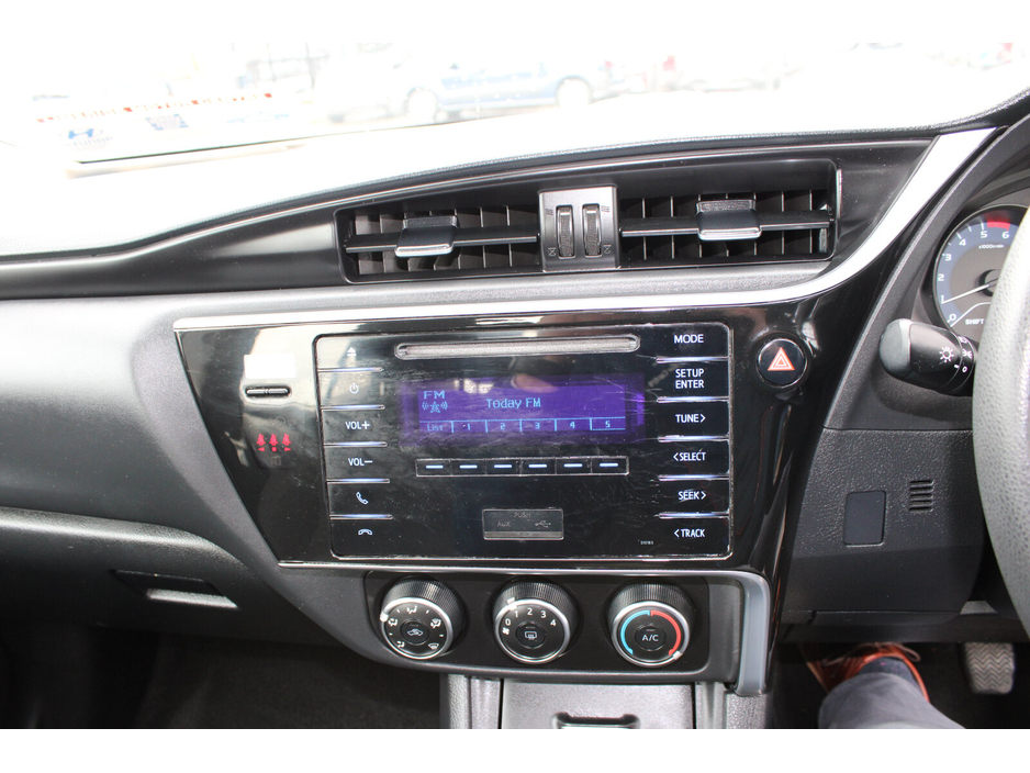 2017 Toyota Corolla - image 17