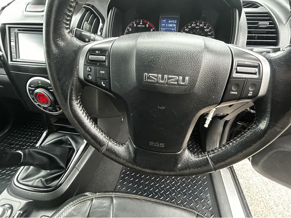 2015 Isuzu D-MAX - image 14