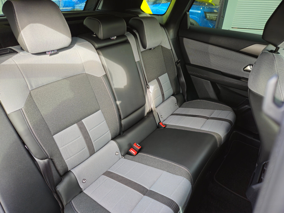 2025 Opel Grandland - image 11