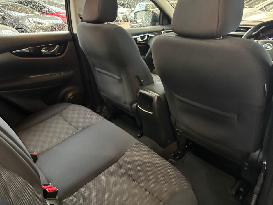 2017 Nissan Qashqai - image 4