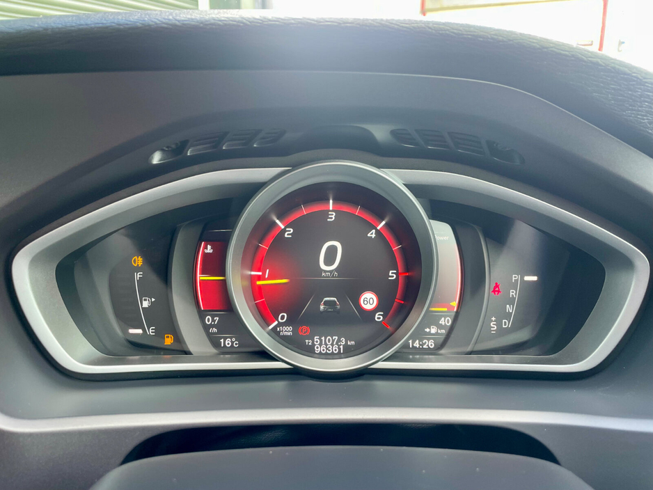 2018 Volvo V40 - image 32