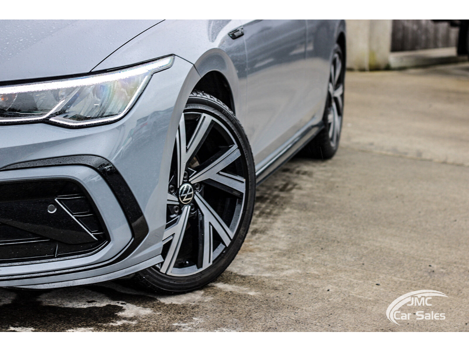 2024 Volkswagen Golf - image 2