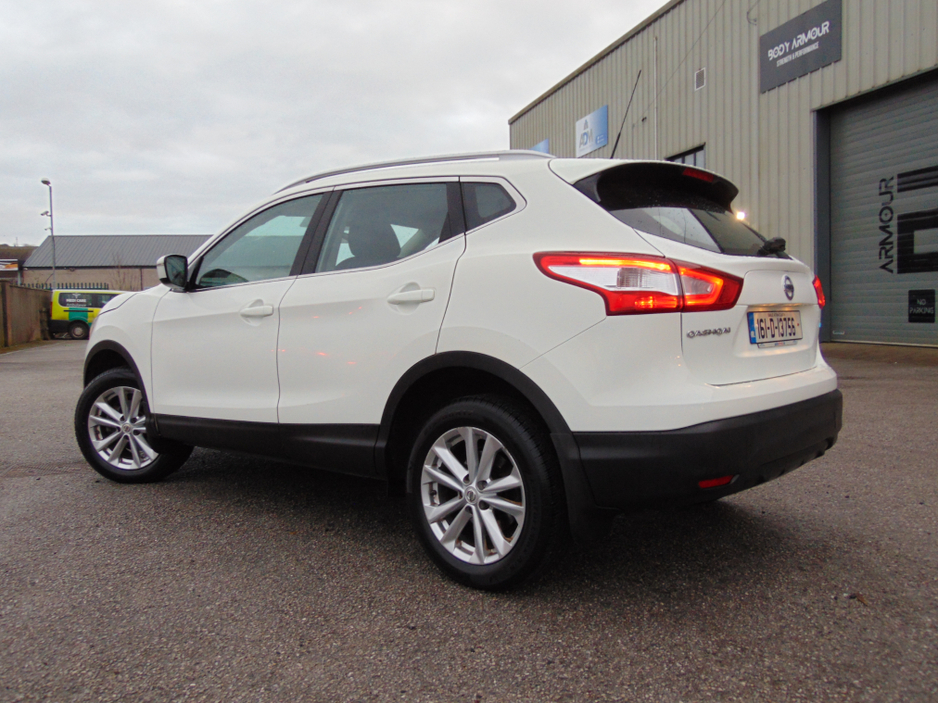 2016 Nissan Qashqai - image 4