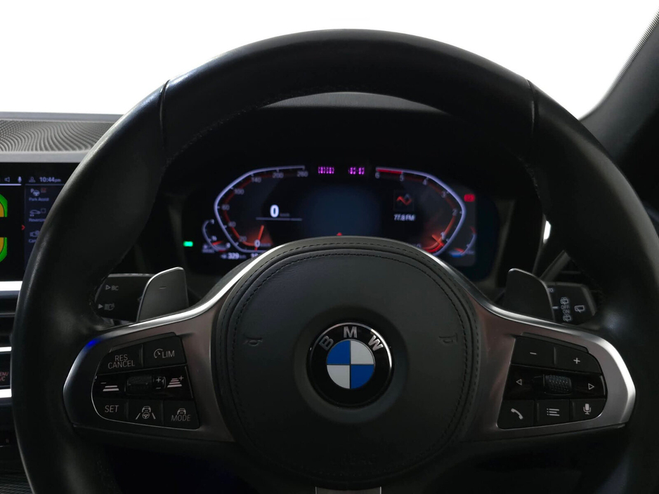 2019 BMW 3 Series - image 22
