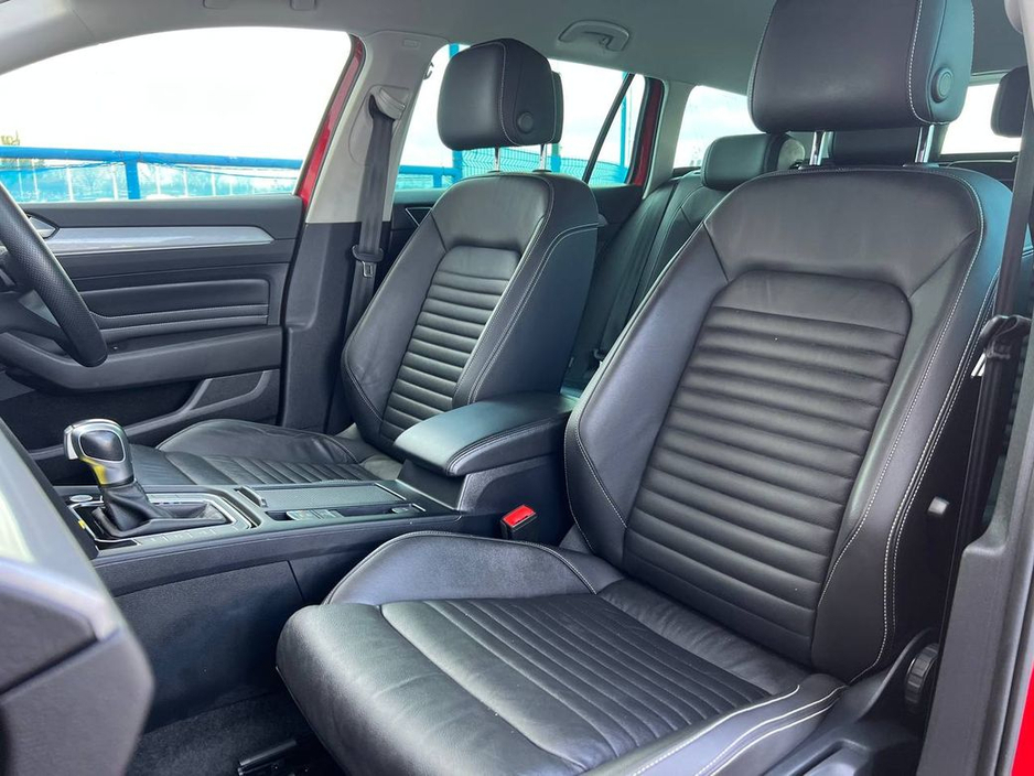 2022 Volkswagen Passat - image 6