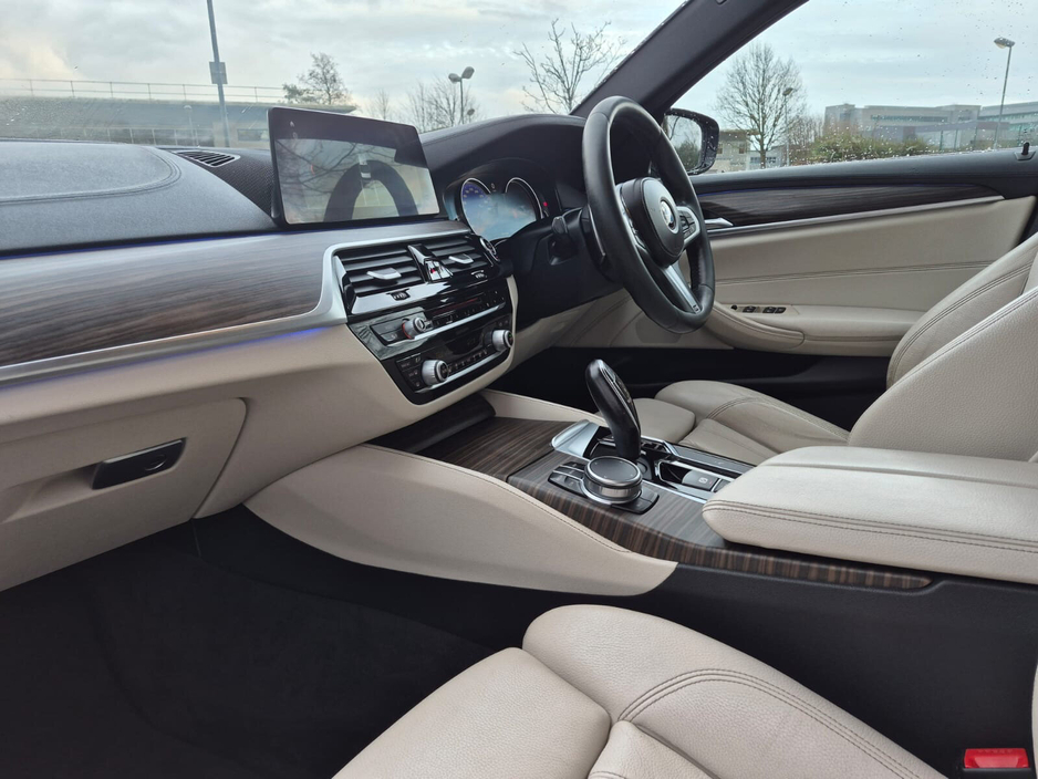 2017 BMW 5 Series - image 12