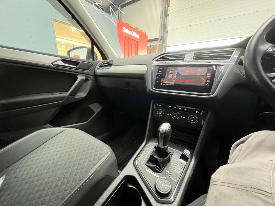 2018 Volkswagen Tiguan - image 19