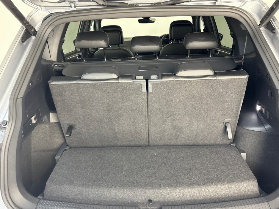 2023 Volkswagen Tiguan R-LINE 2.0 TDI AUTOMATIC 7 SEATER**PANORAMIC SUNROOF**HEATED MULTIFUNCTIONAL STEERING WHEEL**DIGITAL DASH**HEATED FRONT SEATS**REVERSE CAMERA**BLACK LEATHER INTERIOR**KEYLESS ENTRY**APPLE CARPLAY** €42,995