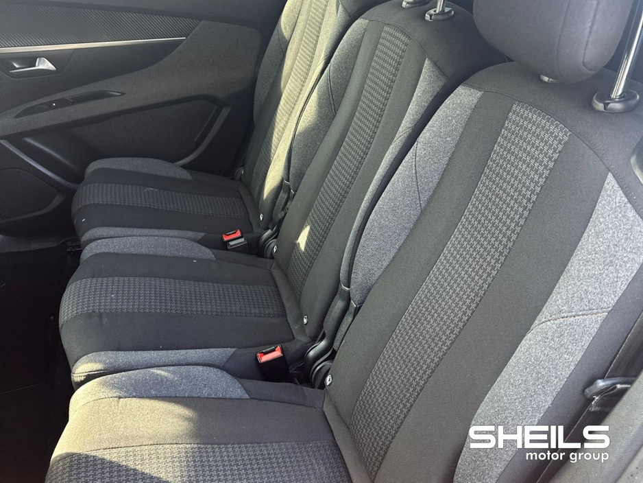 2021 Peugeot 5008 - image 7