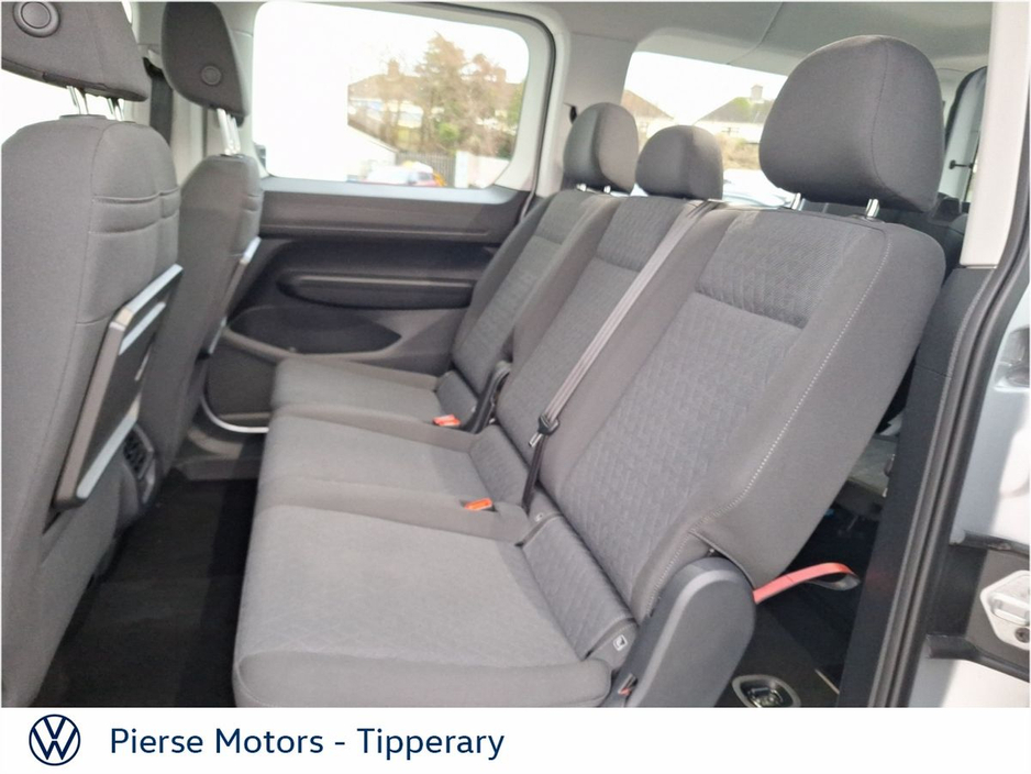 2025 Volkswagen Caddy Maxi Life - image 6