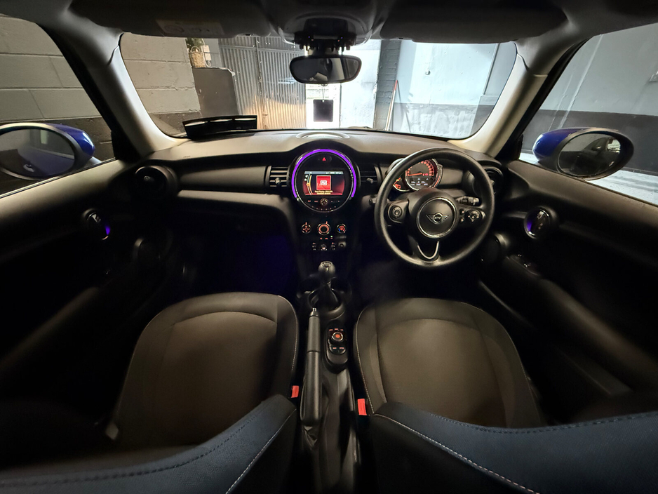 2020 MINI Hatch  €17,900