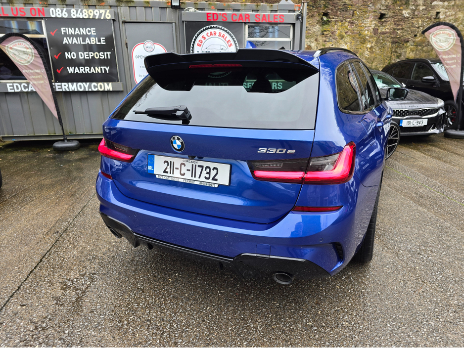 2021 BMW 3 Series - image 10