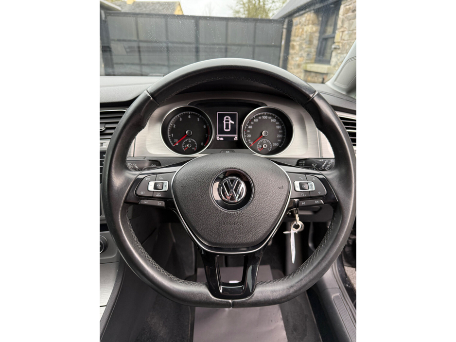 2014 Volkswagen Golf  €13,995