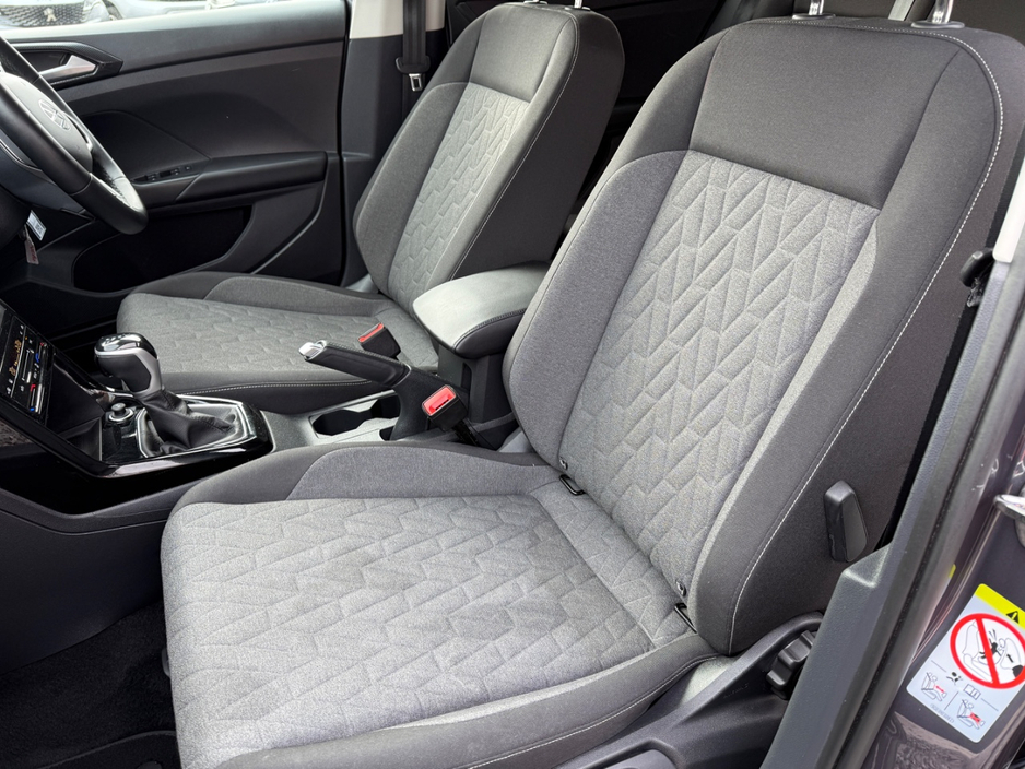 2024 Volkswagen T-Cross - image 8