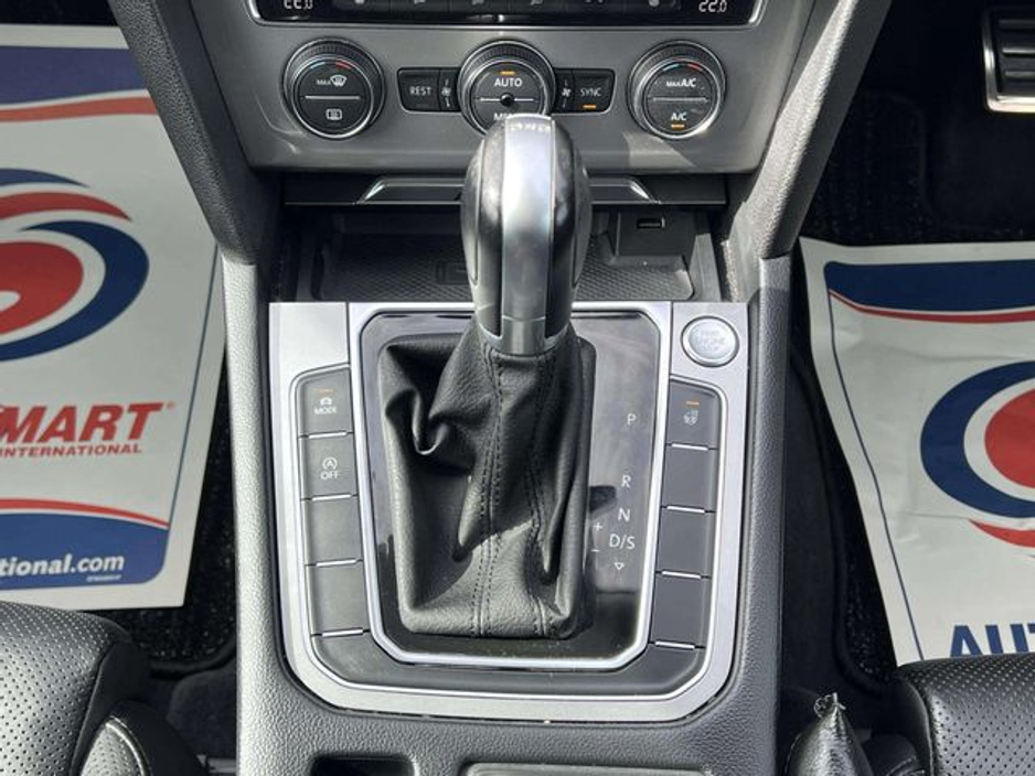 2019 Volkswagen Passat - image 6