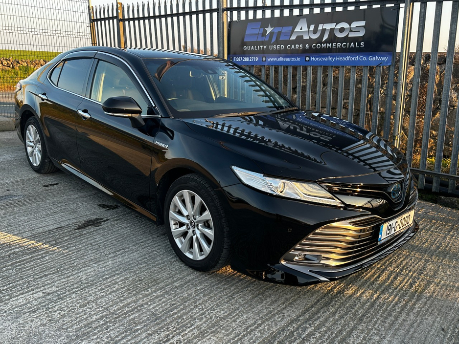 2019 Toyota Camry - image 8