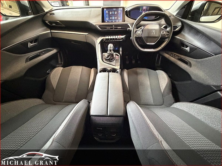 2020 Peugeot 3008 - image 11