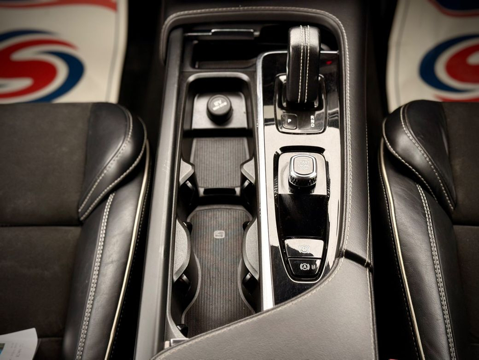 2022 Volvo XC90 - image 17