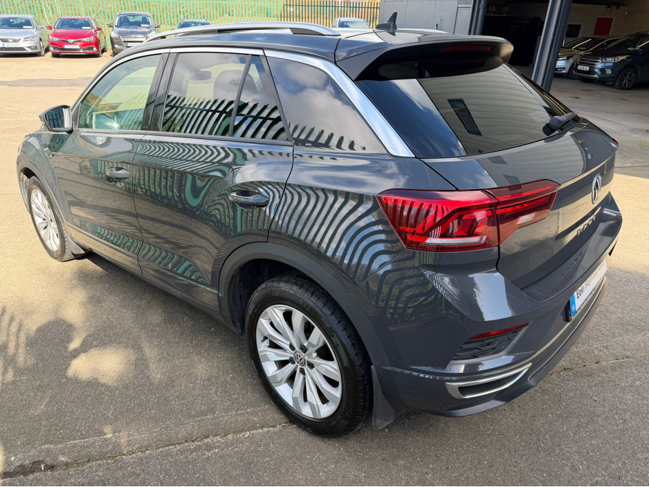 2020 Volkswagen T-Roc - image 4