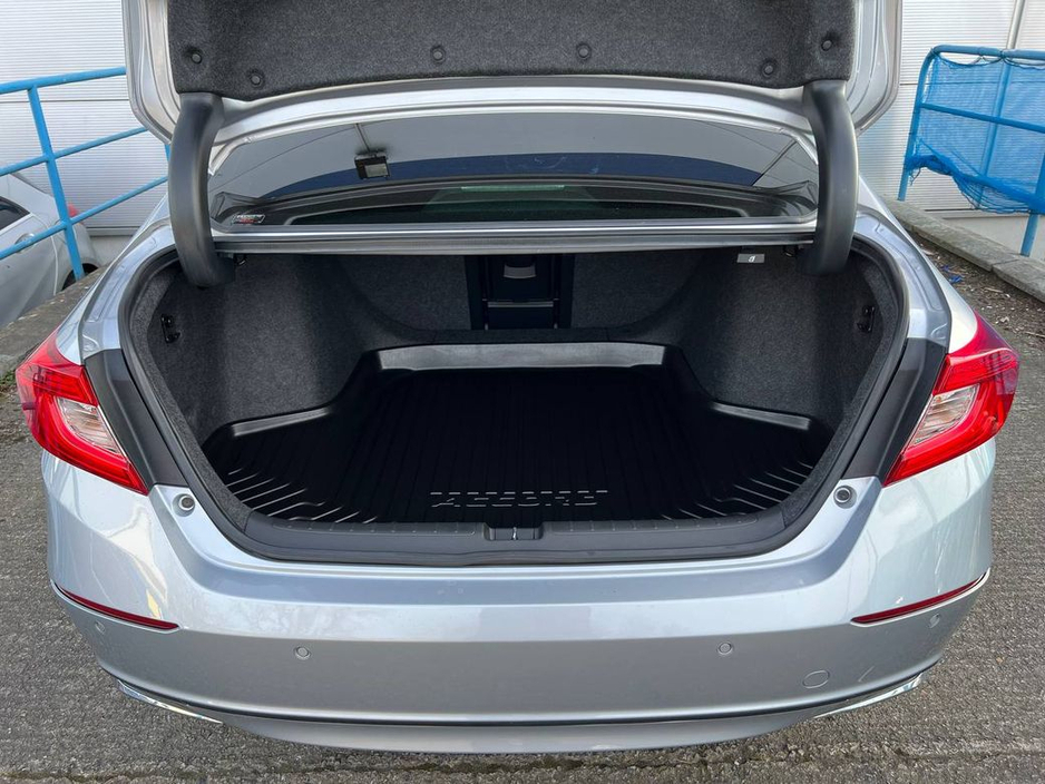 2020 Honda Accord - image 15