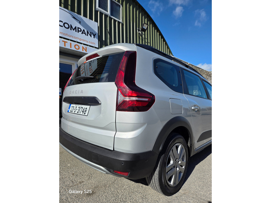 2022 Dacia Jogger - image 10