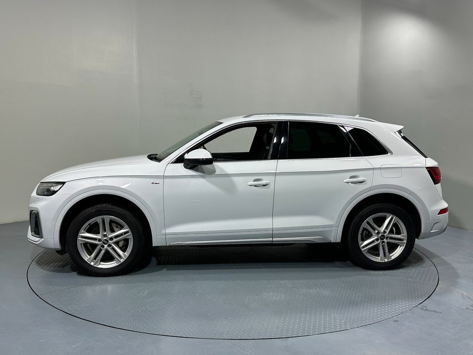 2021 Audi Q5 TFSi E S Line Quattro €39,900