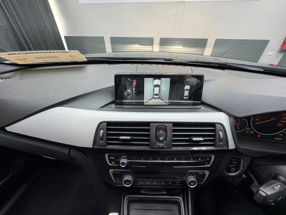 2016 BMW 3 Series - image 24