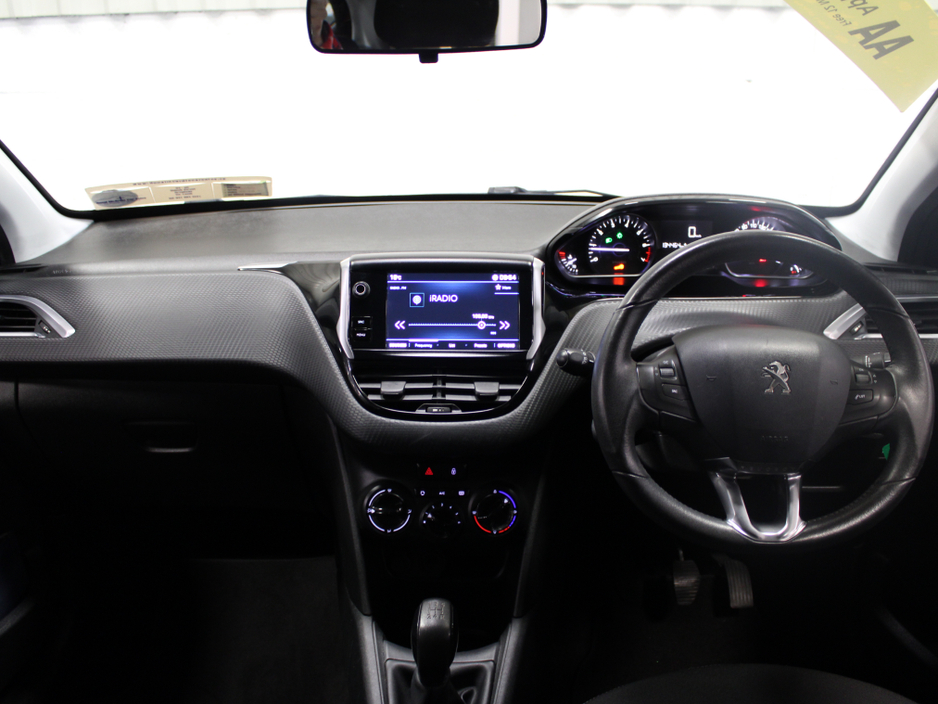 2018 Peugeot 208 - image 18