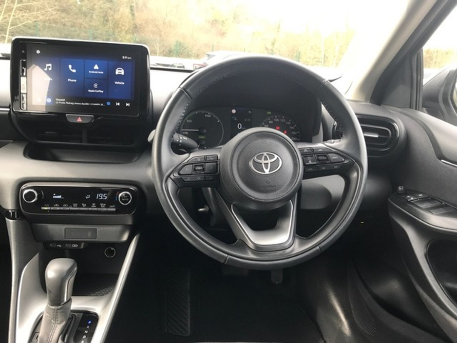 2024 Toyota Yaris - image 9