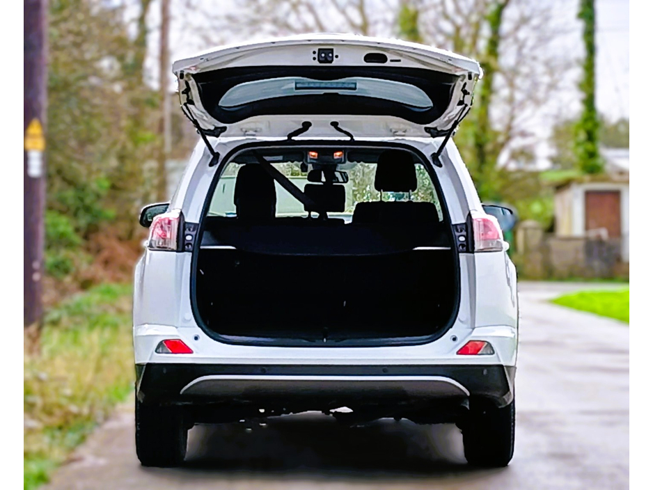 2018 Toyota Rav4 - image 5